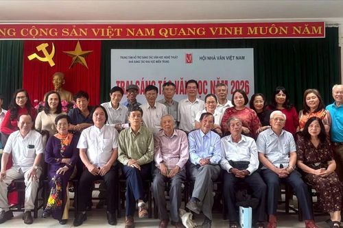 Đông đảo nhà văn, nhà thơ dự Trại sáng tác văn học tại Khánh Hòa