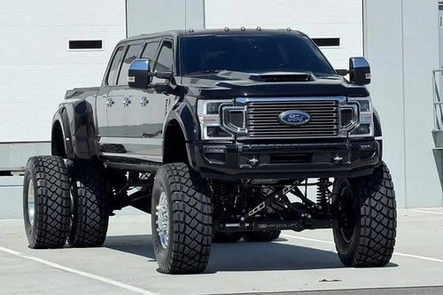 Ford F-450 - 'quái vật' 6 cửa gây sốc với hơn 26 triệu đồng/lần đổ xăng