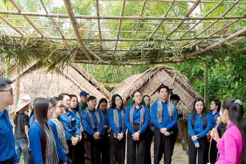 'Hành trình về nguồn' của tuổi trẻ Quảng Ninh