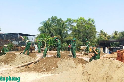 Đồn Biên phòng Ninh Hải hỗ trợ xây nhà cho hội viên phụ nữ có hoàn cảnh khó khăn