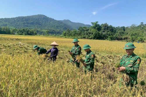Gắn bó máu thịt với đồng bào các dân tộc nơi biên giới