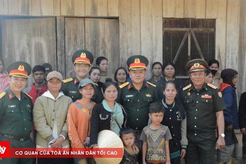 Ấm áp nghĩa tình Bunpimay nơi biên giới Việt – Lào