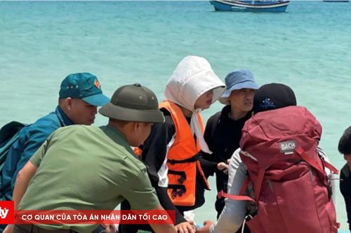 Huy động ghe ngư dân cứu 2 du khách mắc kẹt tại Mũi Đôi