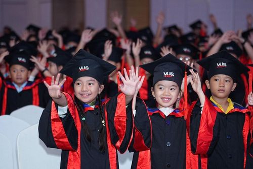 VUS 6 năm liền đạt chứng nhận Trung tâm đào tạo Vàng từ Cambridge