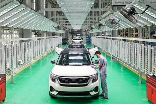Nguồn cung ô tô mới đang tăng mạnh, xe sản xuất trong nước 'lấn át' xe nhập khẩu