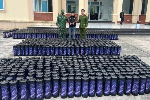 Khởi tố 4 đối tượng vận chuyển trái phép hơn 1.300 bình khí N2O trên biển