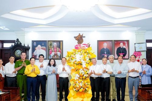 Lãnh đạo tỉnh chúc mừng Tòa Giám mục Giáo phận Vinh nhân dịp Lễ Phục sinh năm 2026