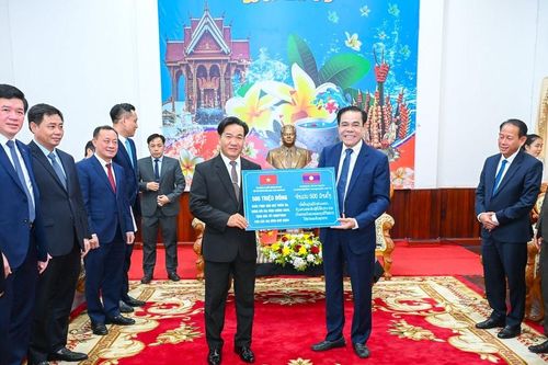 Chủ tịch UBND tỉnh Nghệ An chúc Tết lãnh đạo và nhân dân tỉnh Bô Ly Khăm Xay