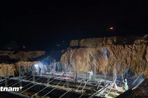 Xuyên đêm thi công, trường nội trú biên giới xã Hùng Sơn vượt tiến độ nhiều hạng mục
