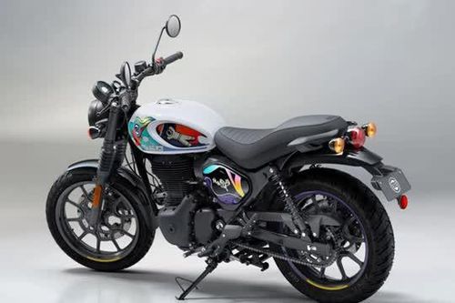 Môtô động cơ 349cc, phanh ABS, giá gần 43 triệu đồng