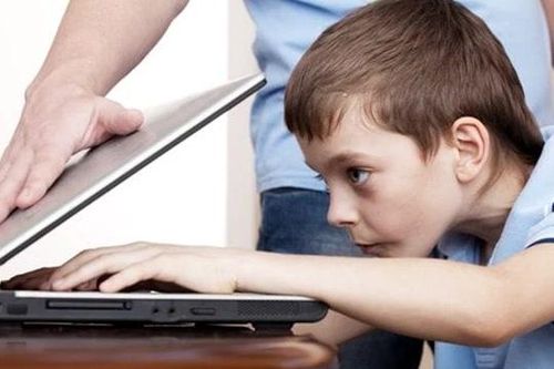 Thế hệ lớn lên cùng AI đối mặt nguy cơ 'khủng hoảng tâm trí'