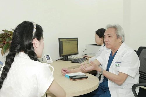 'Đường mổ vô hình' giúp nữ bệnh nhân trẻ tuổi chiến thắng ung thư