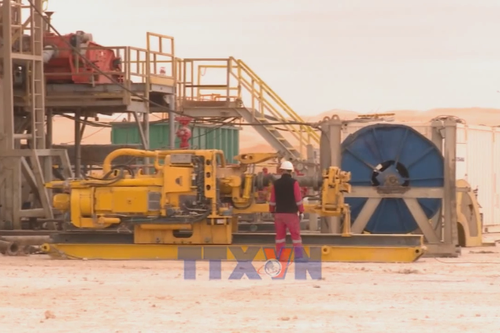 OPEC+ tăng hạn ngạch sản xuất dầu mỏ