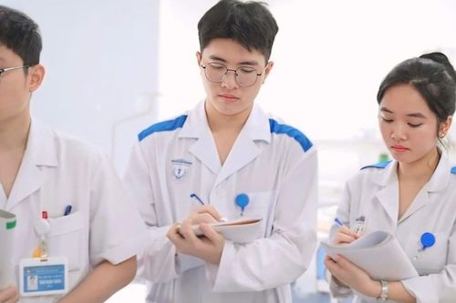 Nữ học viên kiêm Chủ tịch Hội phụ nữ cơ sở được tuyên dương Gương mặt trẻ triển vọng toàn quân