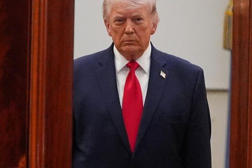 Tổng thống Trump ra 'tối hậu thư' mới đối với Iran về eo biển Hormuz