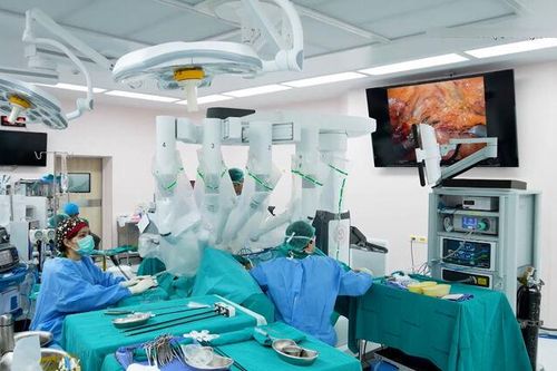 Thái Lan thực hiện thành công 2 ca phẫu thuật tim có hỗ trợ robot