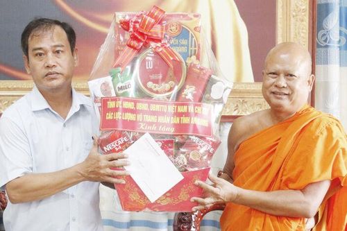 Thăm, chúc Tết Chôl Chnăm Thmây tại An Biên, Đông Thái, Vĩnh Phong