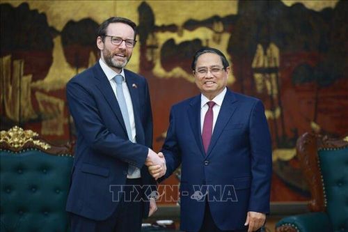 Thủ tướng Phạm Minh Chính tiếp Đại sứ Vương quốc Anh và Bắc Ai-len