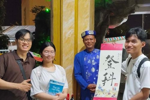 Nét đẹp xin chữ cầu may