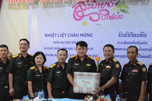 Bộ Chỉ huy Quân sự thành phố Đà Nẵng hỗ trợ 1,5 tỷ đồng cho Bộ Chỉ huy Quân sự tỉnh Sê Kông và Salavan (Lào)