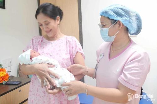 Xu hướng sinh con muộn và những nguy cơ