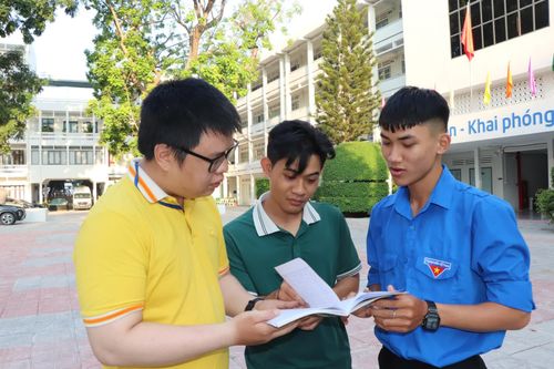 Tiếp sức đến giảng đường