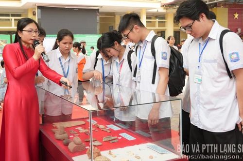 Tuyên truyền và triển lãm không gian di sản vùng Công viên địa chất toàn cầu UNESCO Lạng Sơn tại Trường THPT Cao Lộc
