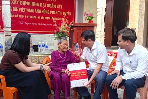 Khởi công nhà 'Đại đoàn kết' cho Bà mẹ Việt Nam anh hùng