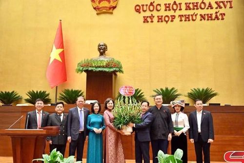 Thống đốc Ngân hàng Nguyễn Thị Hồng được bầu giữ chức Phó Chủ tịch Quốc hội