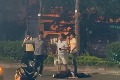 Trung tá Bệnh viện 108 kịp thời sơ cứu nam thanh niên bất tỉnh trên phố Trung Kính