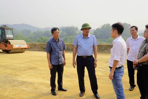 Phó Chủ tịch UBND tỉnh Hoàng Văn Thạch kiểm tra tiến độ thi công Dự án đầu tư xây dựng tuyến cao tốc Đồng Đăng - Trà Lĩnh