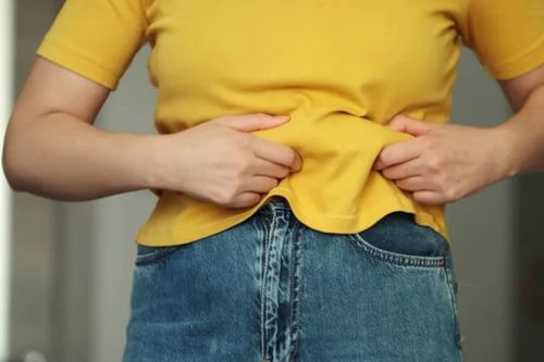 4 thói quen buổi sáng đơn giản giúp giảm mỡ bụng sau tuổi 50