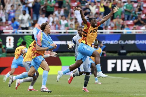 Đội bóng chờ nửa thế kỷ để dự World Cup, cầu thủ được tặng đất, thưởng ô tô