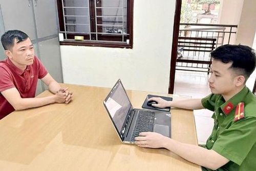 Khởi tố kẻ giả danh trật tự đô thị 'làm luật' giữa đường