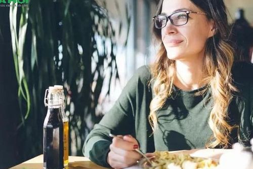 5 thói quen phụ nữ tuổi 40 cần loại bỏ ngay: Điều thứ 2 khiến bạn già nhanh hơn