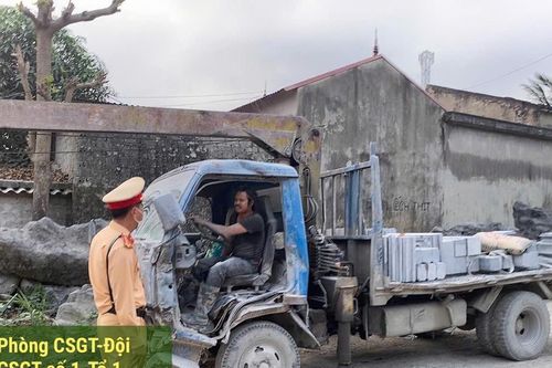 Ninh Bình: Xử lý xe vi phạm, dọn chất thải sau phản ánh của Báo Đại Đoàn Kết