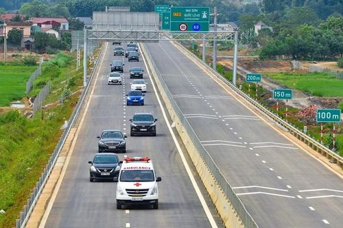 ETC cao tốc: Lỗi đọc thẻ khiến nhiều trạm ùn ứ kéo dài