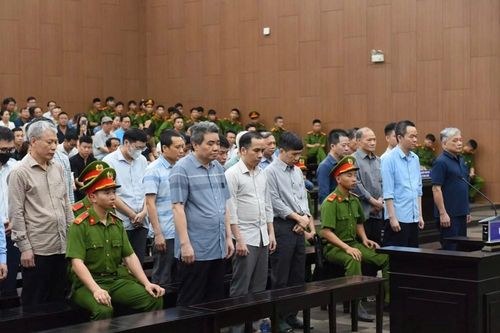 Nhận hối lộ hơn 4,5 tỉ đồng để 'tạo điều kiện' cựu Thứ trưởng Hoàng Văn Thắng lĩnh 4 năm tù