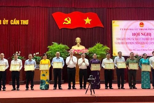Cần Thơ: Đại biểu Hội đồng nhân dân tích cực đóng góp công sức, trí tuệ vào sự phát triển thành phố