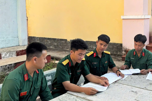 Chính trị viên năng động