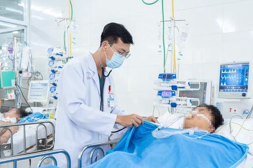 Vụ xe khách lao vực ở Lâm Đồng: Nạn nhân dập phổi, chấn thương phức tạp