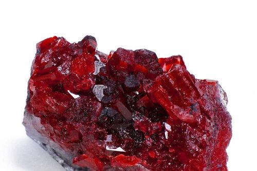 Vẻ đẹp khiến giới quý tộc mê đắm của khoáng vật cứng thứ hai thế giới