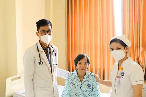 Báo động đỏ cứu bệnh nhân ho ra máu ồ ạt, suy hô hấp nặng