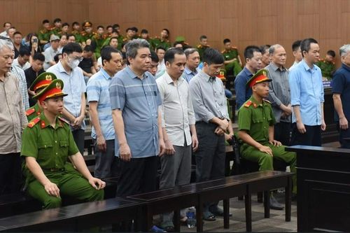 Cựu Thứ trưởng Hoàng Văn Thắng bị tuyên phạt 4 năm tù
