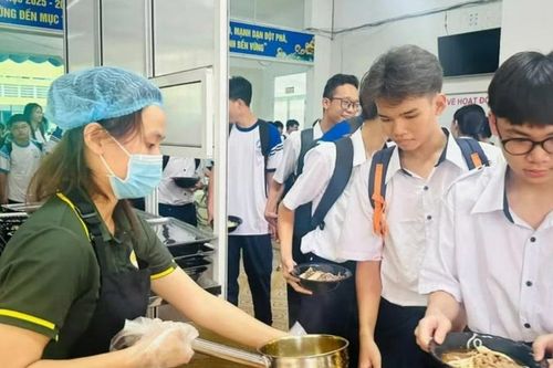 TPHCM tổng kiểm tra cơ sở cung cấp suất ăn trường học trong tháng 4