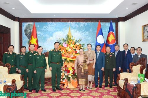 Bộ Quốc phòng Việt Nam chúc Tết cổ truyền Bunpimay của Lào
