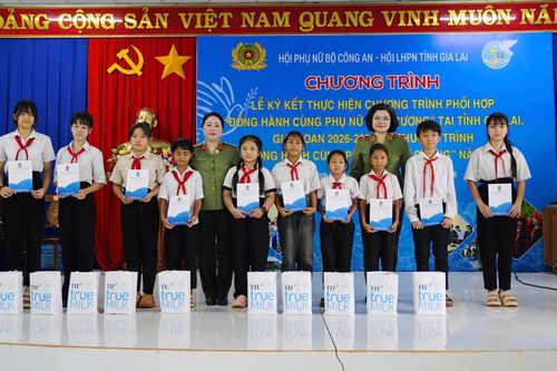 Phụ nữ Công an nhân dân tổ chức nhiều hoạt động đồng hành cùng phụ nữ biên cương