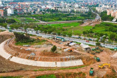 Nhộn nhịp thi công trên công trường thoát nước nghìn tỷ ở Long Biên