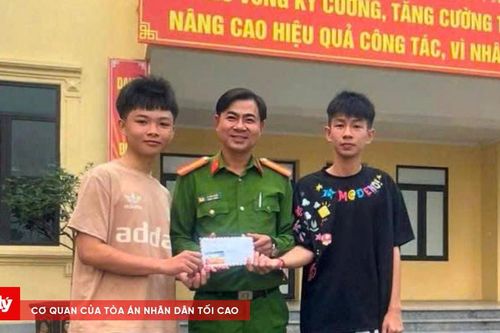 Khen ngợi hai học sinh chủ động trả lại tài sản cho người bị mất