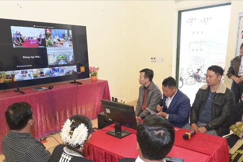 20 km đường núi cheo leo hóa gần nhờ 'Thôn số'